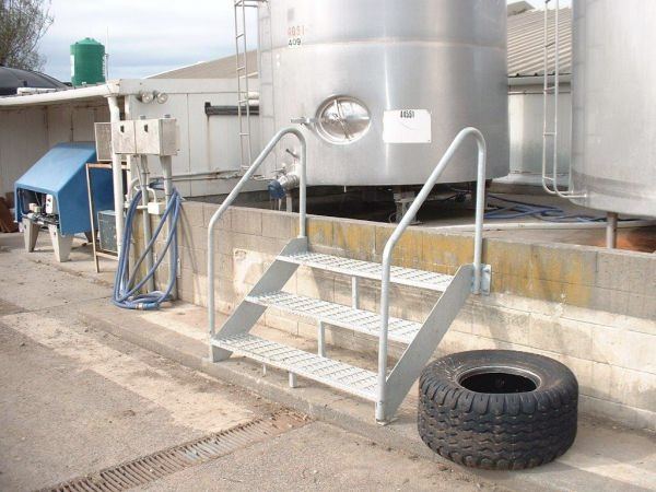 Stainless tank and access stairs